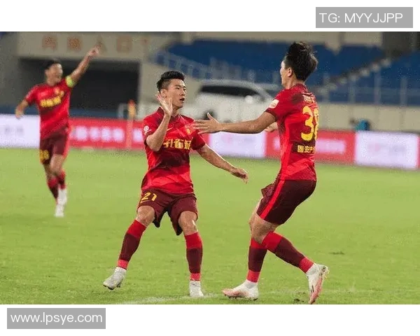 杭州足球队以71分领跑世锦赛积分榜展现强劲实力